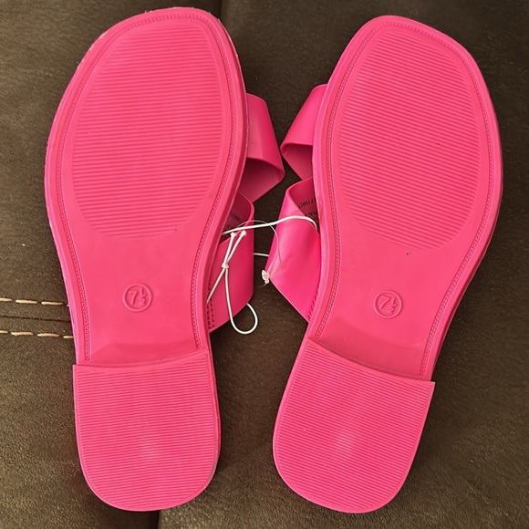 Perfect Pink Vacation Sandals - Picture 3 of 3